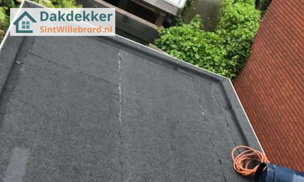 Wat kost een plat dak herstellen in Sint-Willebrord?